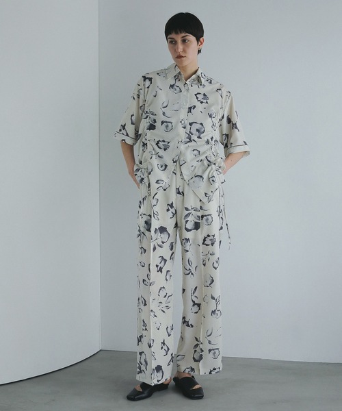 MANOF(マノフ)の「BLURRED FLOWER WIDE PANTS(その他パンツ・レディース・アイボリー/ブラック・S/M)」の6枚目の写真