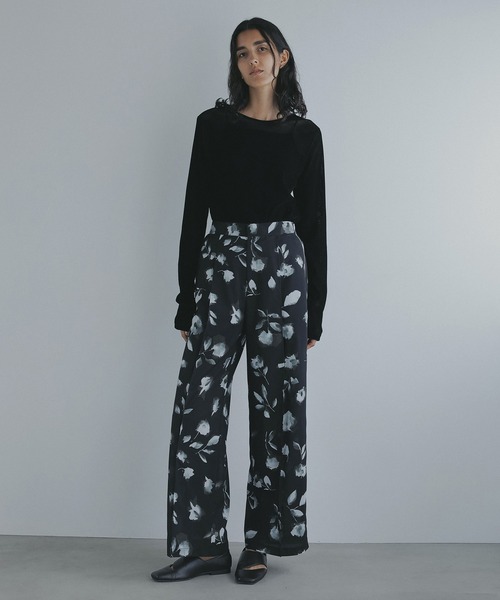 MANOF(マノフ)の「BLURRED FLOWER WIDE PANTS(その他パンツ・レディース・アイボリー/ブラック・S/M)」の11枚目の写真
