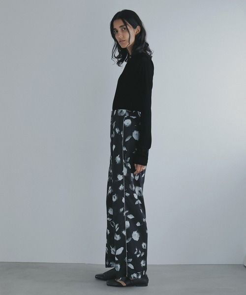 MANOF(マノフ)の「BLURRED FLOWER WIDE PANTS(その他パンツ・レディース・アイボリー/ブラック・S/M)」の12枚目の写真