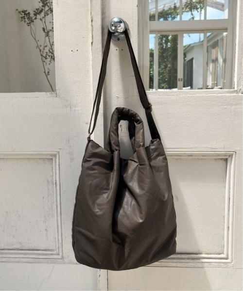 LBC(エルビーシー)の「合皮パフ2WAYトートバッグ(ショルダーバッグ・レディース・カーキブラウン/グリーン/ダークブラウン・FREE)」の18枚目の写真