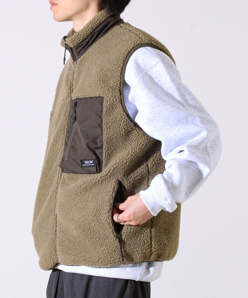 TAION（タイオン）の「【2WAYで着回せる】【UNISEX】GLOSTER配色別注 TAIONボア×ダウンベスト（ダウンベスト・メンズ・ブラック/ダークベージュ/アイボリー・XL/L/M）」の16枚目の写真
