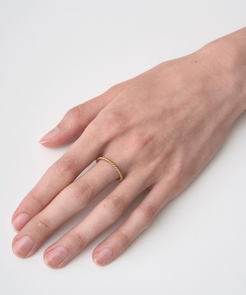Juha(ユハ)の「RING - TWIST - GOLD(リング・メンズ・ゴールド・7号/9号/11号/13号/15号/17号/19号/5号)」の2枚目の写真
