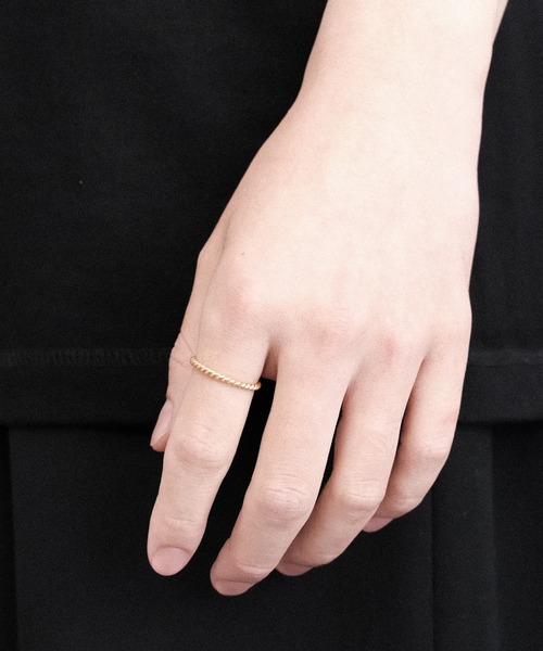 Juha(ユハ)の「RING - TWIST - GOLD(リング・メンズ・ゴールド・7号/9号/11号/13号/15号/17号/19号/5号)」の3枚目の写真