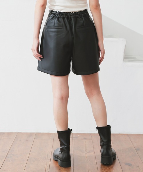 Honeys(ハニーズ)の「合皮ショートパンツ(その他パンツ・レディース・ブラック/ブラウン・L/SS/S/M/LL)」の22枚目の写真