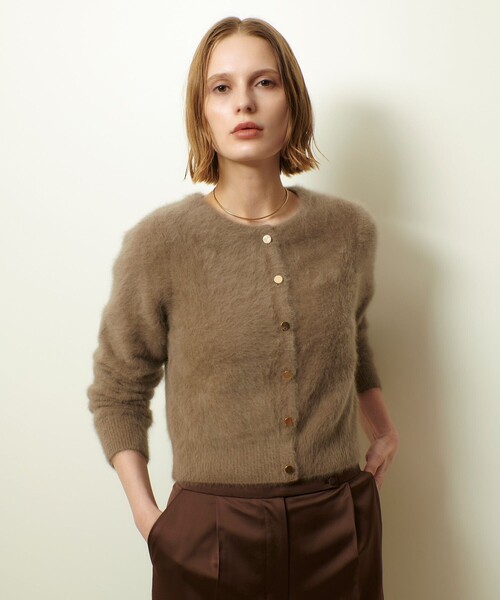 allureville(アルアバイル)の「カシミヤブレンドファー加工カーディガン(カーディガン/ボレロ・レディース・オフホワイト/モカ/オレンジ/グレー系その他・2)」の4枚目の写真