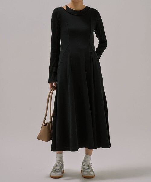 PUBLIC TOKYO(パブリックトウキョウ)の「クリーンリブフレアワンピ(ワンピース・レディース・ホワイト/ブラック・1/2)」の2枚目の写真