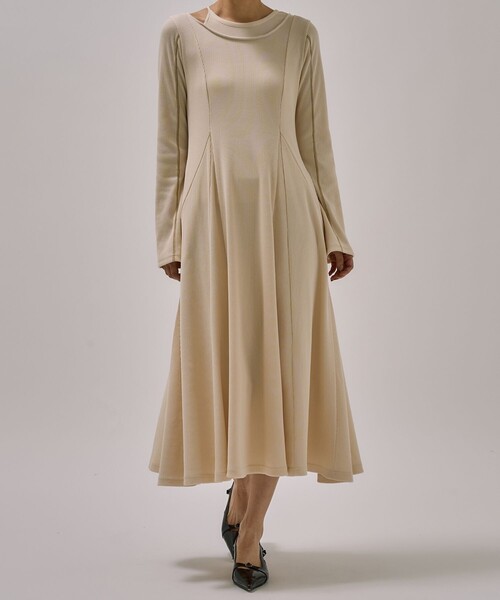 PUBLIC TOKYO(パブリックトウキョウ)の「クリーンリブフレアワンピ(ワンピース・レディース・ホワイト/ブラック・1/2)」の3枚目の写真