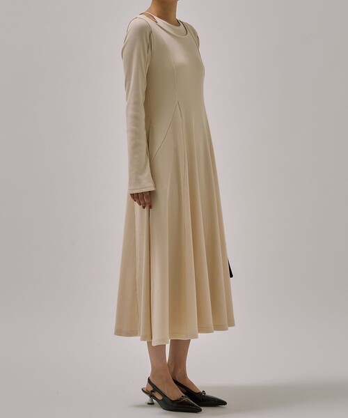 PUBLIC TOKYO(パブリックトウキョウ)の「クリーンリブフレアワンピ(ワンピース・レディース・ホワイト/ブラック・1/2)」の4枚目の写真