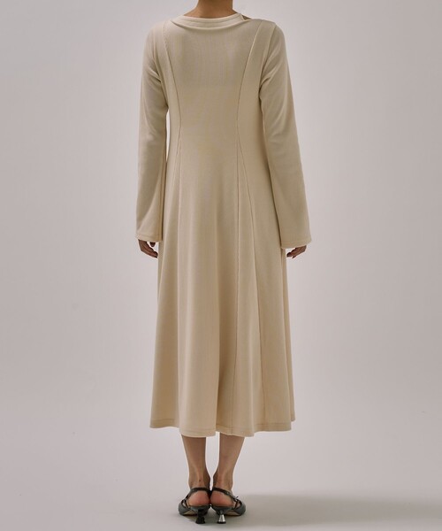 PUBLIC TOKYO(パブリックトウキョウ)の「クリーンリブフレアワンピ(ワンピース・レディース・ホワイト/ブラック・1/2)」の5枚目の写真