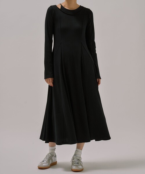 PUBLIC TOKYO(パブリックトウキョウ)の「クリーンリブフレアワンピ(ワンピース・レディース・ホワイト/ブラック・1/2)」の7枚目の写真