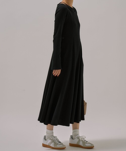 PUBLIC TOKYO(パブリックトウキョウ)の「クリーンリブフレアワンピ(ワンピース・レディース・ホワイト/ブラック・1/2)」の8枚目の写真