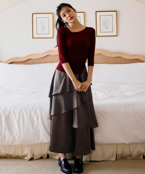 AND COUTURE(アンドクチュール)の「サテンアシメフリルティアードスカート(スカート・レディース・チャコールグレー/ネイビー/ベージュ・FREE)」の1枚目の写真