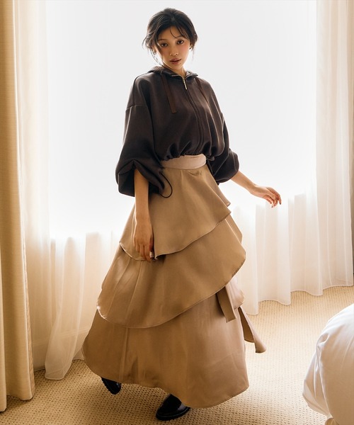 AND COUTURE(アンドクチュール)の「サテンアシメフリルティアードスカート(スカート・レディース・チャコールグレー/ネイビー/ベージュ・FREE)」の21枚目の写真