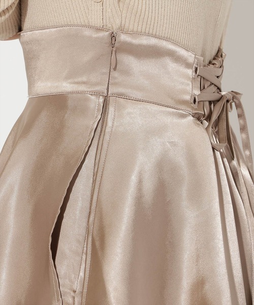 AND COUTURE(アンドクチュール)の「サテンアシメフリルティアードスカート(スカート・レディース・チャコールグレー/ネイビー/ベージュ・FREE)」の17枚目の写真