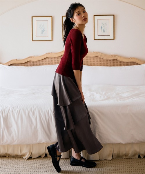 AND COUTURE(アンドクチュール)の「サテンアシメフリルティアードスカート(スカート・レディース・チャコールグレー/ネイビー/ベージュ・FREE)」の19枚目の写真