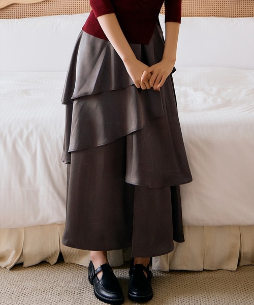 AND COUTURE(アンドクチュール)の「サテンアシメフリルティアードスカート(スカート・レディース・チャコールグレー/ネイビー/ベージュ・FREE)」の20枚目の写真