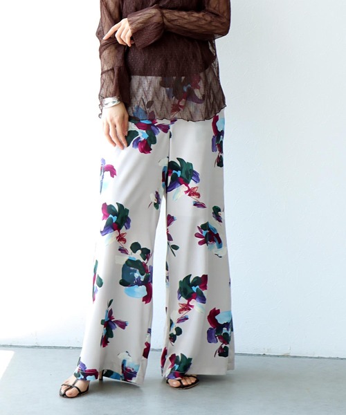 Jines（ジネス）の「ペイントフラワープリントパンツ（その他パンツ・レディース・ネイビー/グレー/ライトベージュ・38）」の3枚目の写真