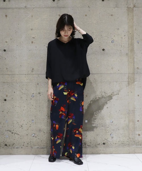 Jines（ジネス）の「ペイントフラワープリントパンツ（その他パンツ・レディース・ネイビー/グレー/ライトベージュ・38）」の12枚目の写真