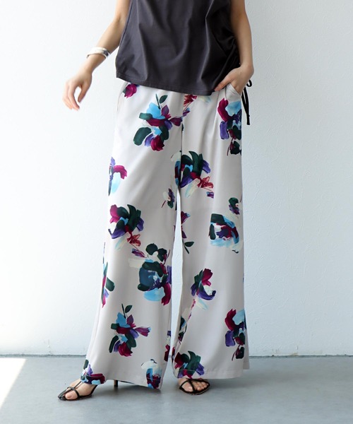 Jines（ジネス）の「ペイントフラワープリントパンツ（その他パンツ・レディース・ネイビー/グレー/ライトベージュ・38）」の7枚目の写真