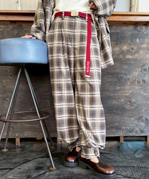 DOUBLE NAME（ダブルネーム）の「裾ボタンゆるパンツ（その他パンツ・レディース・パープル系その他/ベージュ系その他/ブラック・FREE）」の2枚目の写真