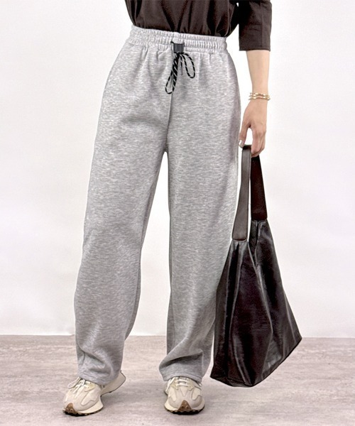 CLOTHY(クロシィ)の「【あったか裏ボアシリーズ】裏ボアスウェットバレルパンツ(スウェットパンツ・レディース・チャコールグレー/グレー/ブラック/ライトグレー・MEDIUM/LARGE)」の4枚目の写真