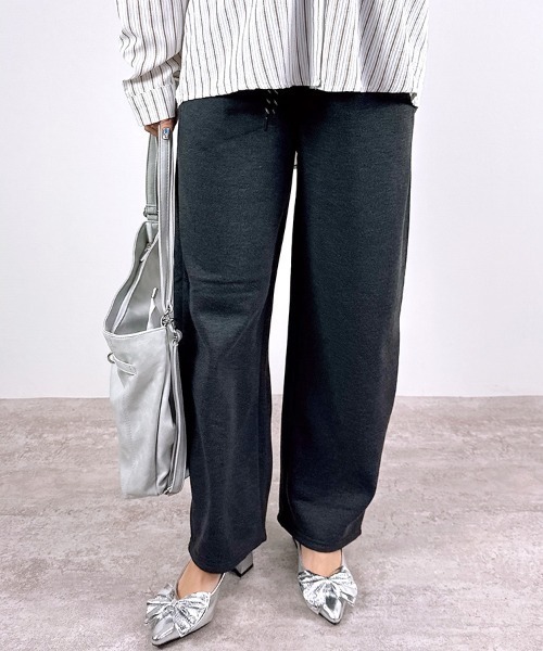 CLOTHY(クロシィ)の「【あったか裏ボアシリーズ】裏ボアスウェットバレルパンツ(スウェットパンツ・レディース・チャコールグレー/グレー/ブラック/ライトグレー・MEDIUM/LARGE)」の12枚目の写真