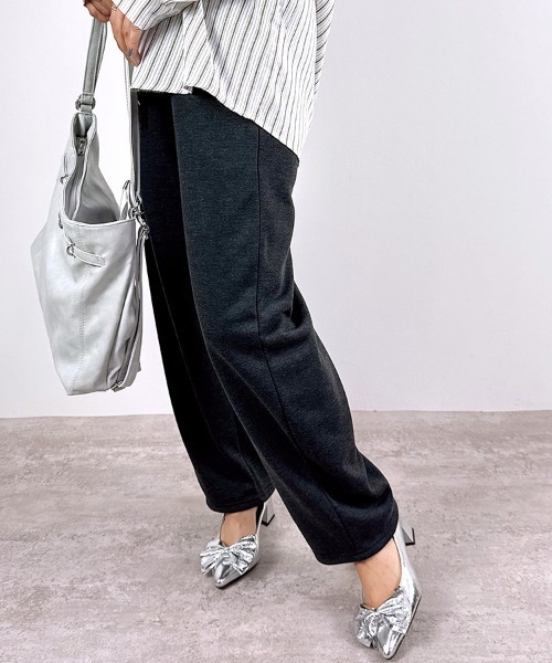 CLOTHY(クロシィ)の「【あったか裏ボアシリーズ】裏ボアスウェットバレルパンツ(スウェットパンツ・レディース・チャコールグレー/グレー/ブラック/ライトグレー・MEDIUM/LARGE)」の13枚目の写真