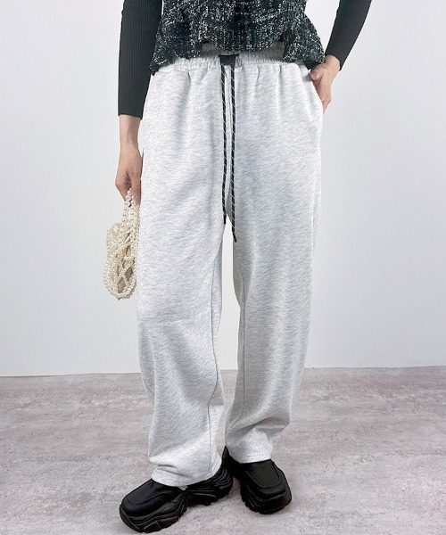 CLOTHY(クロシィ)の「【あったか裏ボアシリーズ】裏ボアスウェットバレルパンツ(スウェットパンツ・レディース・チャコールグレー/グレー/ブラック/ライトグレー・MEDIUM/LARGE)」の17枚目の写真