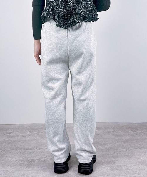 CLOTHY(クロシィ)の「【あったか裏ボアシリーズ】裏ボアスウェットバレルパンツ(スウェットパンツ・レディース・チャコールグレー/グレー/ブラック/ライトグレー・MEDIUM/LARGE)」の20枚目の写真