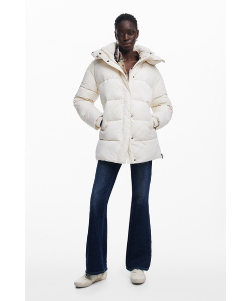 Desigual（デシグアル）の「フロッキーロゴ 取り外しフード ロング中綿ジャケット ブラック ホワイト（ダウンジャケット/コート・レディース・ホワイト/ブラック・XS/S/M/L/XL）」の12枚目の写真