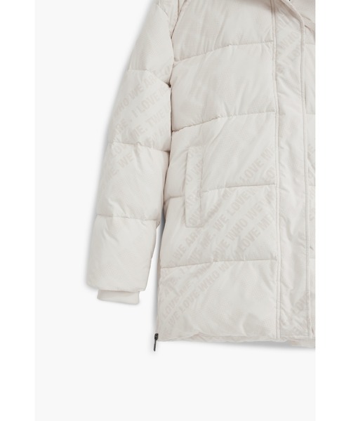 Desigual（デシグアル）の「フロッキーロゴ 取り外しフード ロング中綿ジャケット ブラック ホワイト（ダウンジャケット/コート・レディース・ホワイト/ブラック・XS/S/M/L/XL）」の10枚目の写真