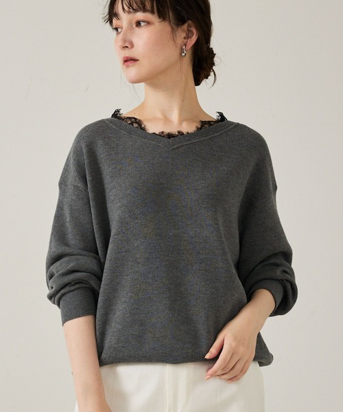 qualite(カリテ)の「【大人のレースニット】Vネックレース付きニット/秋服/冬服/オフィスカジュアル/フリル/ハイゲージニット(ニット/セーター・レディース・ダークネイビー/オフホワイト/チャコールグレー・フリー)」の3枚目の写真