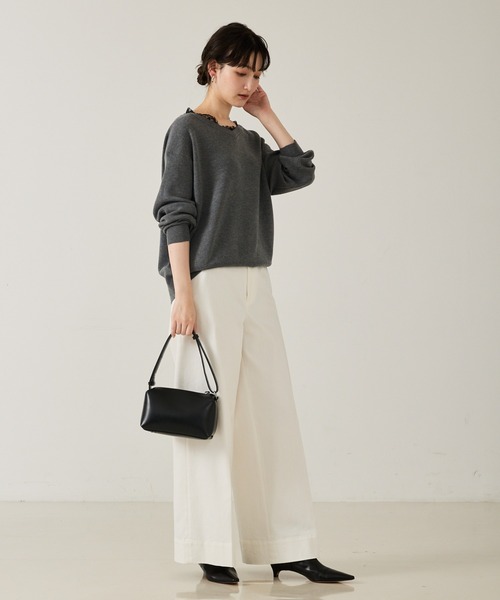 qualite(カリテ)の「【大人のレースニット】Vネックレース付きニット/秋服/冬服/オフィスカジュアル/フリル/ハイゲージニット(ニット/セーター・レディース・ダークネイビー/オフホワイト/チャコールグレー・フリー)」の6枚目の写真