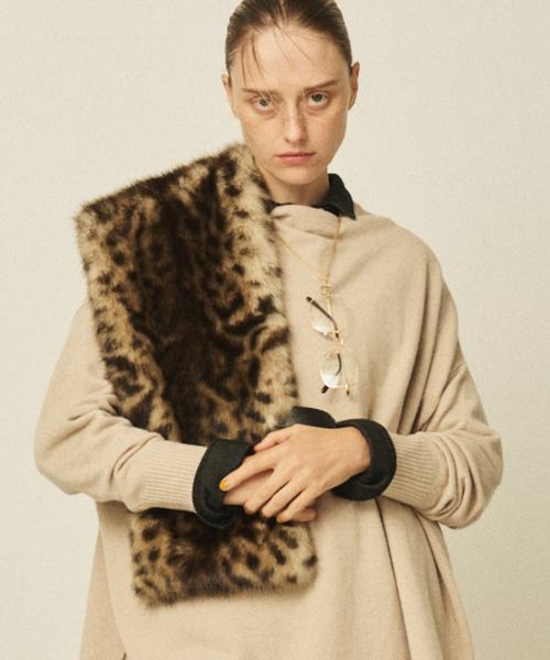 HELEN MOORE（ヘレンムーア）の「【HELEN MOORE/ヘレンムーア】バックル付フェイクファースカーフ / ストール（ストール/ショール・レディース・ベージュ/その他・フリー）」の6枚目の写真