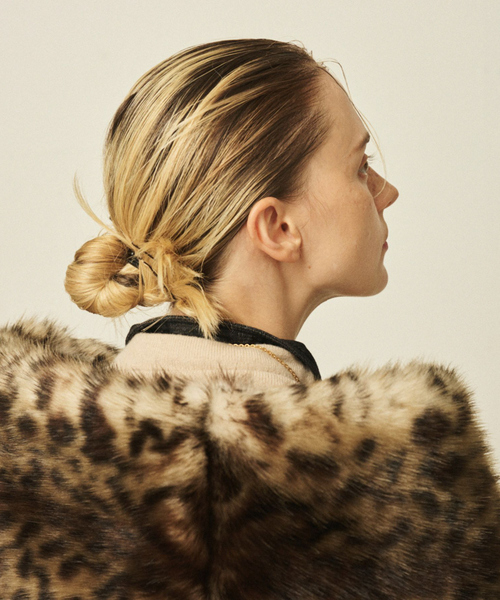 HELEN MOORE（ヘレンムーア）の「【HELEN MOORE/ヘレンムーア】バックル付フェイクファースカーフ / ストール（ストール/ショール・レディース・ベージュ/その他・フリー）」の12枚目の写真