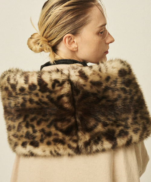 HELEN MOORE（ヘレンムーア）の「【HELEN MOORE/ヘレンムーア】バックル付フェイクファースカーフ / ストール（ストール/ショール・レディース・ベージュ/その他・フリー）」の16枚目の写真