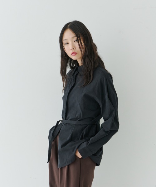 NUJOH（ヌゾ）の「Essential Oversized Shirt / エッセンシャルオーバーサイズシャツ（シャツ/ブラウス・レディース・ブルー/ブラック/ホワイト・FREE）」の13枚目の写真