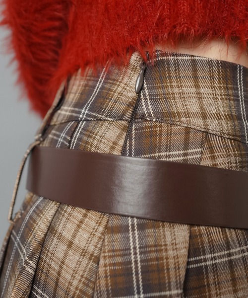 SPINNS(スピンズ)の「甘すぎないが正解◎トラッド映えチェックミニスカ(スカート・レディース・ブラウン/グレー・ONESIZE)」の6枚目の写真