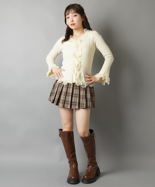 SPINNS(スピンズ)の「甘すぎないが正解◎トラッド映えチェックミニスカ(スカート・レディース・ブラウン/グレー・ONESIZE)」の17枚目の写真