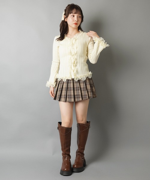 SPINNS(スピンズ)の「甘すぎないが正解◎トラッド映えチェックミニスカ(スカート・レディース・ブラウン/グレー・ONESIZE)」の18枚目の写真