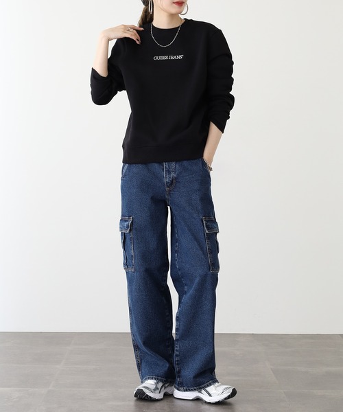 GUESS JEANS(ゲスジーンズ)の「GUESS JEANS GJ CN REG LOGO EMB SWEAT ゲス スウェット 長袖 ロゴ(スウェット・レディース・グレー/ブラック・M/S/XS)」の6枚目の写真