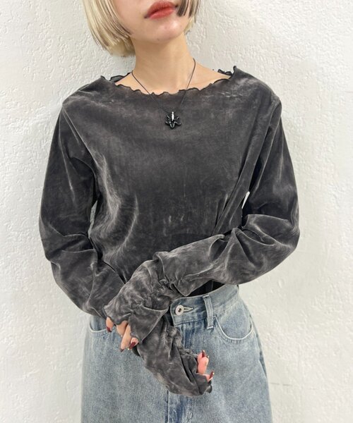 w closet（ダブルクローゼット）の「ベロアメロウトップス（Tシャツ/カットソー・レディース・ブラック/アイボリー/チャコールグレー/ピンク/ブラウン・FREE）」の3枚目の写真