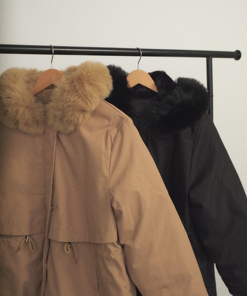 Shelly island（シェリーアイランド）の「フェイクファー付きミドルコート（モッズコート・レディース・ベージュ/ブラック・FREE）」の4枚目の写真