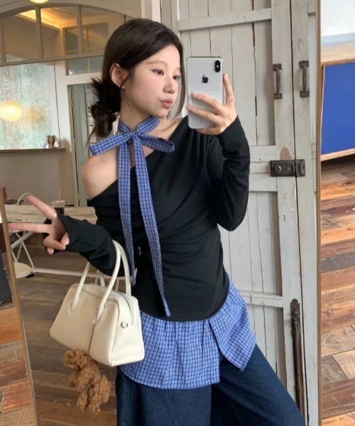 Ritzy（リッツィー）の「ギンガムチェックフェイクレイヤード オフショルダーロンT＋ネクタイ 2点セット（Tシャツ/カットソー・レディース・ブラック・M/L）」の6枚目の写真