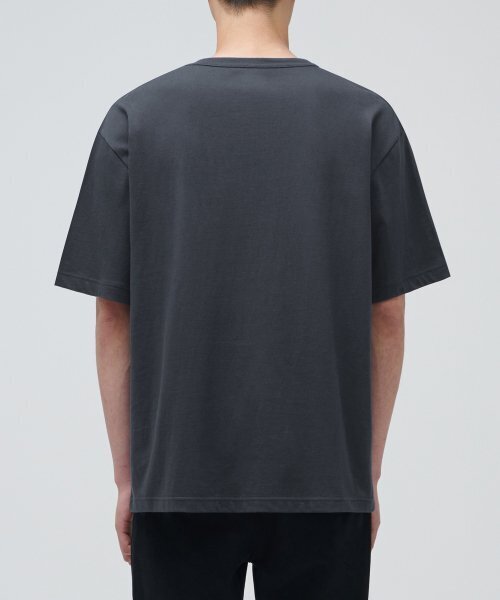 MUSINSA STANDARD（ムシンサスタンダード）の「リラックスフィットクルーネックTシャツ[ダークグレー]（Tシャツ/カットソー・メンズ・その他・MEDIUM/LARGE/X-LARGE/XX-LARGE/XXX-LARGE/SMALL）」の4枚目の写真