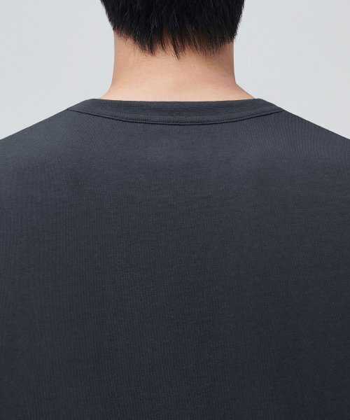MUSINSA STANDARD（ムシンサスタンダード）の「リラックスフィットクルーネックTシャツ[ダークグレー]（Tシャツ/カットソー・メンズ・その他・MEDIUM/LARGE/X-LARGE/XX-LARGE/XXX-LARGE/SMALL）」の2枚目の写真