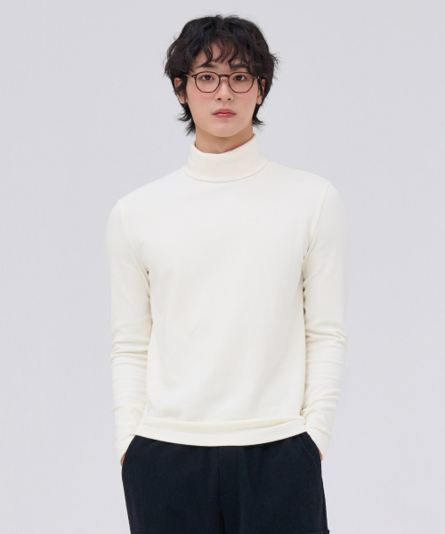 CHASECULT(チェイスカルト)の「共用エッセンシャルタートルネック長袖起毛Tシャツ-アイボリー(Tシャツ/カットソー・メンズ・アイボリー・90/100/95/105)」の1枚目の写真