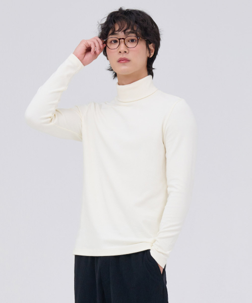 CHASECULT(チェイスカルト)の「共用エッセンシャルタートルネック長袖起毛Tシャツ-アイボリー(Tシャツ/カットソー・メンズ・アイボリー・90/100/95/105)」の2枚目の写真