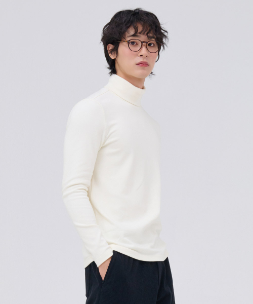 CHASECULT(チェイスカルト)の「共用エッセンシャルタートルネック長袖起毛Tシャツ-アイボリー(Tシャツ/カットソー・メンズ・アイボリー・90/100/95/105)」の3枚目の写真