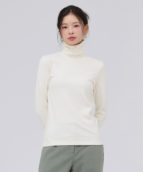 CHASECULT(チェイスカルト)の「共用エッセンシャルタートルネック長袖起毛Tシャツ-アイボリー(Tシャツ/カットソー・メンズ・アイボリー・90/100/95/105)」の4枚目の写真